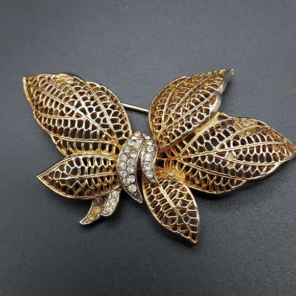 Art Jewelry Signed Art Gold Tone Rhinestone Leaf Brooch Vintage